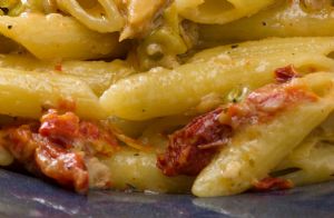 Whole-Wheat Penne with Sun-Dried Tomatoes, Onion, Garlic and Olive Oil