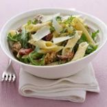 Pasta salad with sun-dried tomatoes, rocket and walnuts
