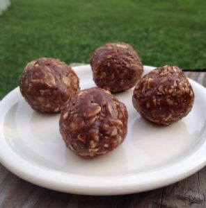 Chocolate Almond Butter Oatmeal Bites