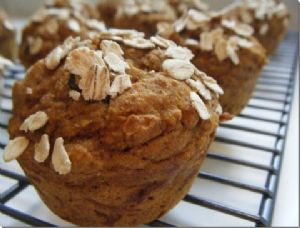 FANNETASTIC FOOD'S Healthy Whole Wheat Pumpkin Raisin Muffins