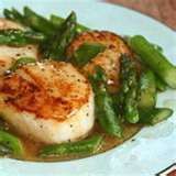 Sea Scallops and Asparagus With Vermouth