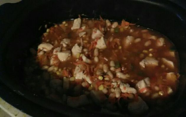 White bean veggie chicken chili