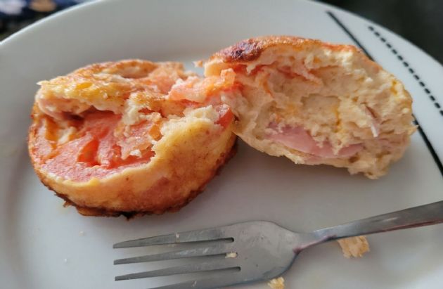 Air Fryer- Ham, cheese, tomato & egg muffins