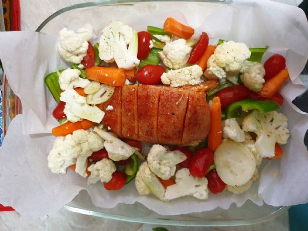 Baked chicken breast with vegetables 