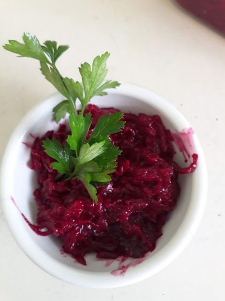 Beet garlic salad