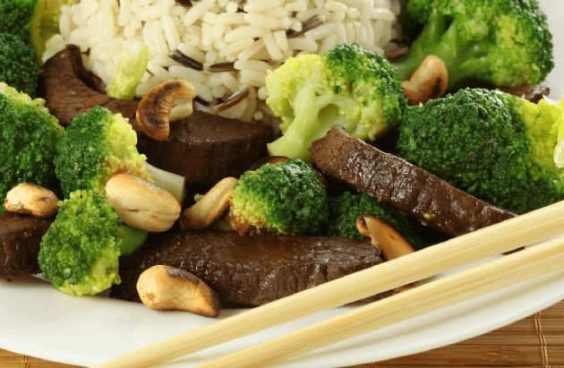 Cashew Beef and Broccoli Stir-Fry