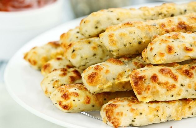 Cheesy Garlic Cauliflower Breadsticks 