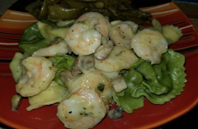 Cheesy shrimp tortellini