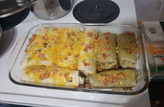 Cheesy turkey and rice burritos