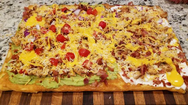 Chicken, Bacon, and Avocado Pizza