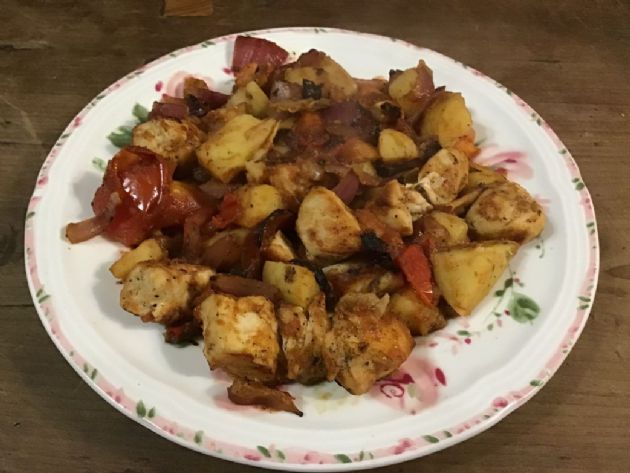 Chicken with Tomatoes & Potatoes in Picante Sauce