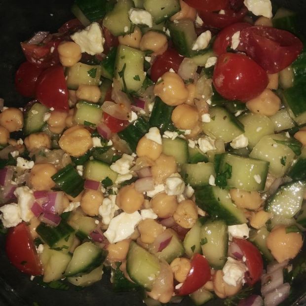 Chickpea summer salad with cucumber, tomato & feta