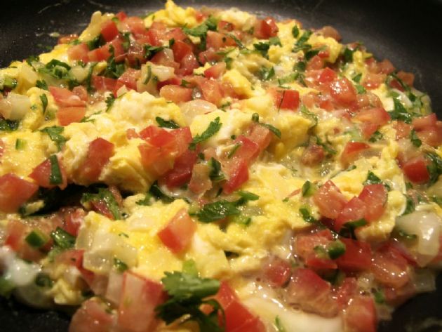 Chilean Scrambled Eggs with Tomatoes (Huevos Revueltos con Tomate)