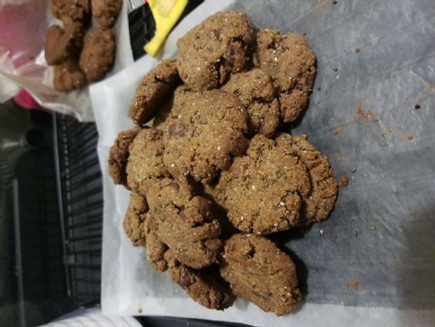 Chocolate Chip and Chia Seeds Cookies