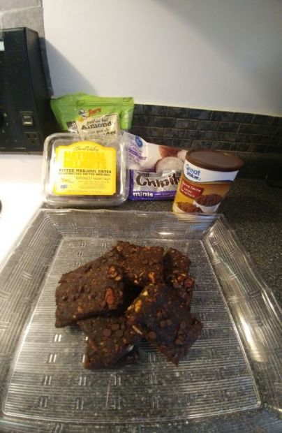 Chocolate brownie date bars