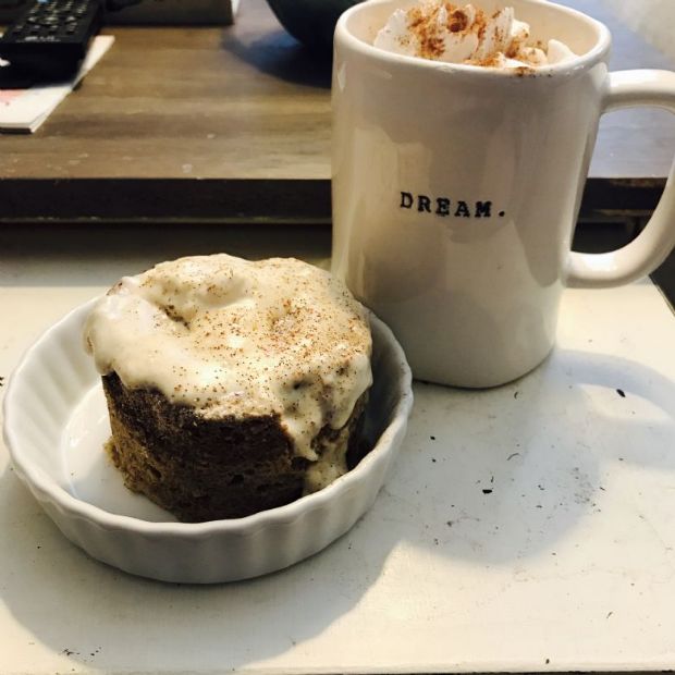 Cinnamon Roll Mug Cake