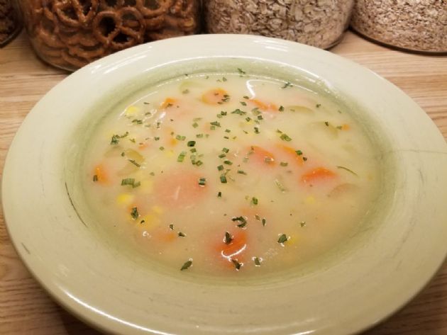 Creamy Cauliflower and Veggie Soup