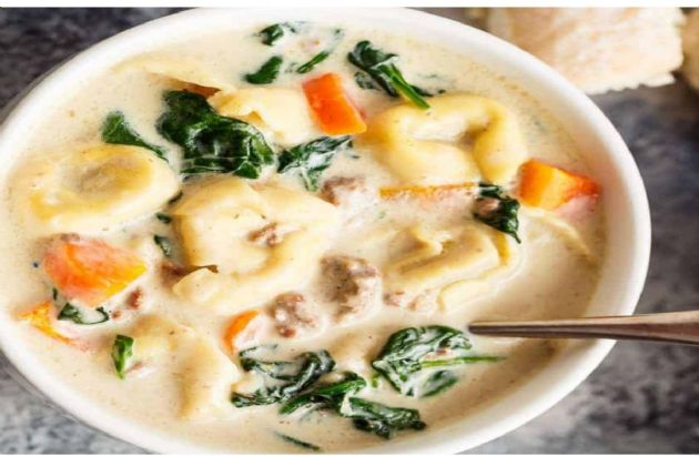 Creamy spinach tortellini soup