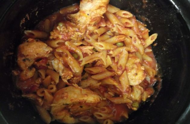 Crock pot Chicken w pasta in sauce