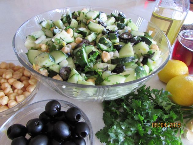 Cucumber-Garbanzo salad