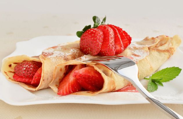 Fluffy Strawberry Crepes