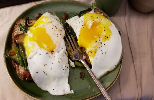 Gluten and Dairy Free Asparagus Eggs Benedict