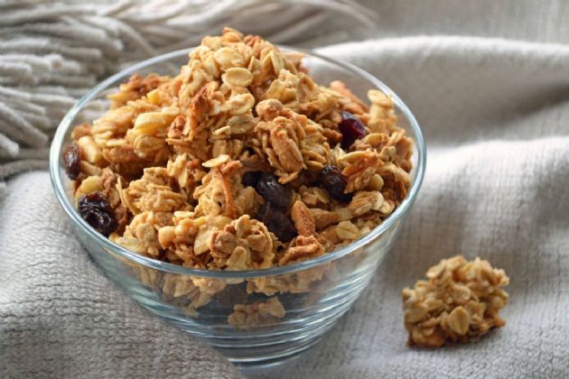 Granola (1/2 c. serving)