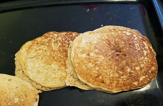 Healthy banana pancakes