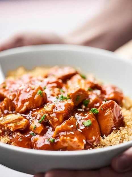 Holli's Slow Cooker Honey Sriracha Chicken