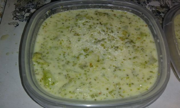 Keto broccoli and Cheese soup