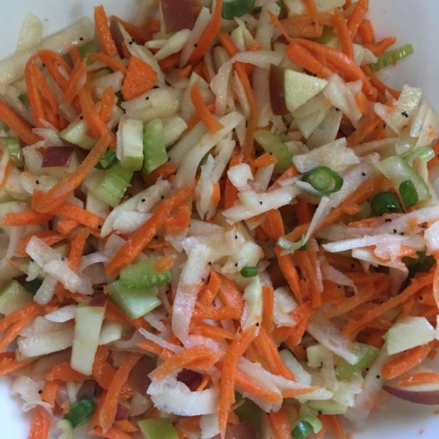 Kohlrabi Carrot Apple Slaw 