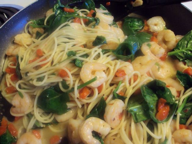 Left over pasta becomes Shrimp Scampi w/roasted peppers & spinach