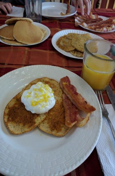 Lemon poppyseed low carb pancakes