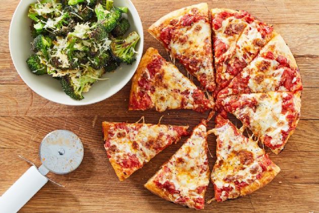 Marley Spoon - Deep Dish Skillet Pizza with Parmesan Broccoli