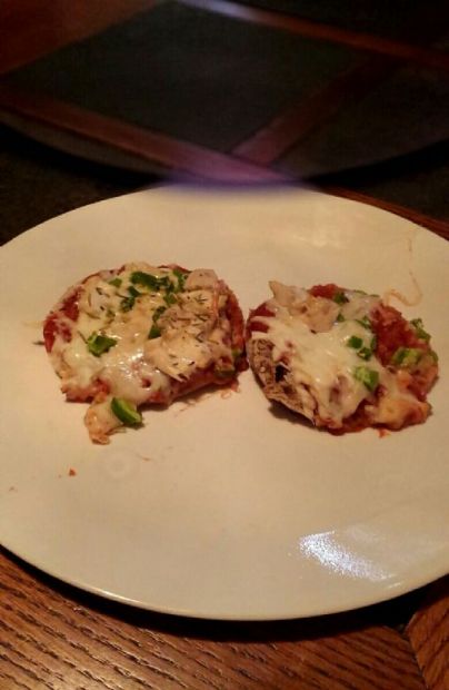 Mini chicken pizzas