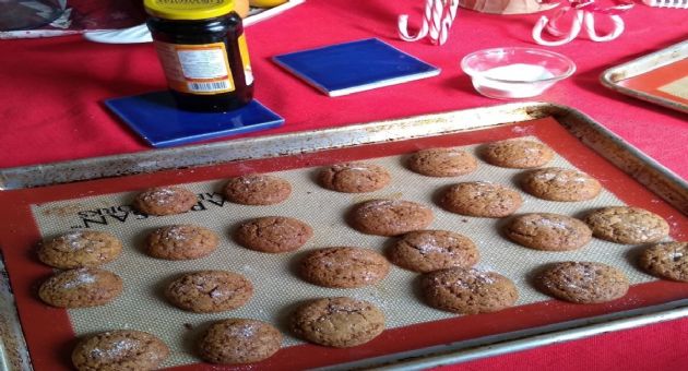 Molasses crinkle cookie