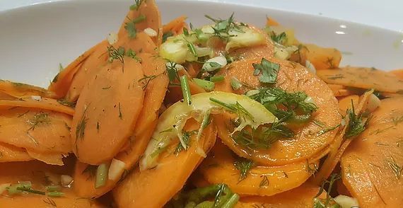 Moroccan fresh carrot salad 