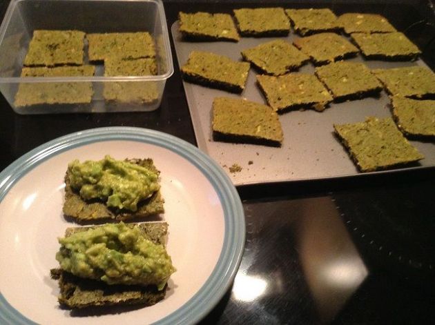 Spinach crackers (0.9 net carbs each)