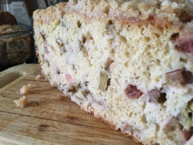 Rhubarb cake with streusel. 