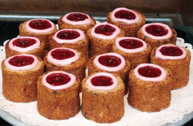 Runebergintorttu - Runeberg Cakes, 50g cake, 650g = 13 pieces