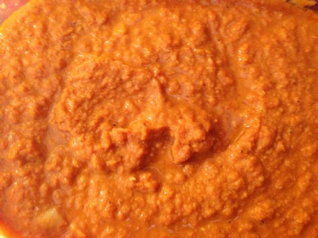 Simple tomato-bean hummus (0.5 cups = 1 serving)