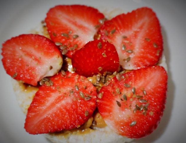 Strawberry Vanilla Yogurt Rice Cake 