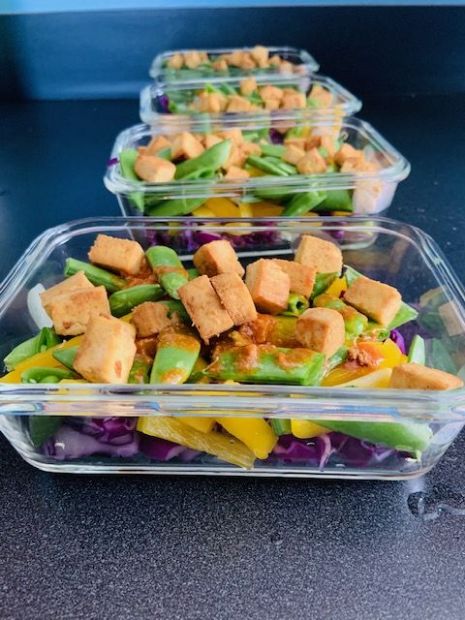 Vegan Red Cabbage Bowl with Tofu and Peanut-Sriracha Sauce