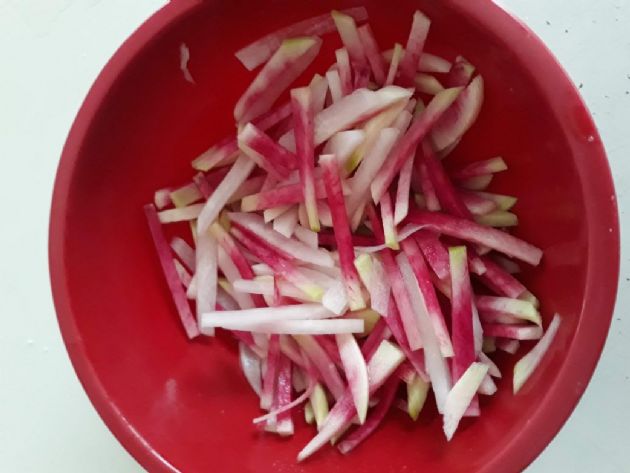 Watermelon radish oriental salad