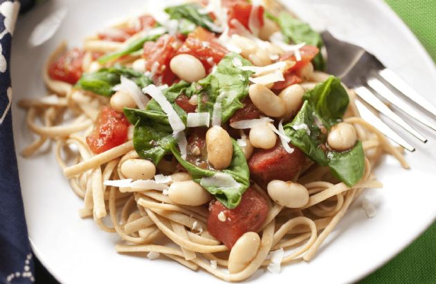 White Beans, Spinach and Tomatoes over Linguine