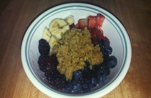 Berry Quinoa Breakfast Bowl