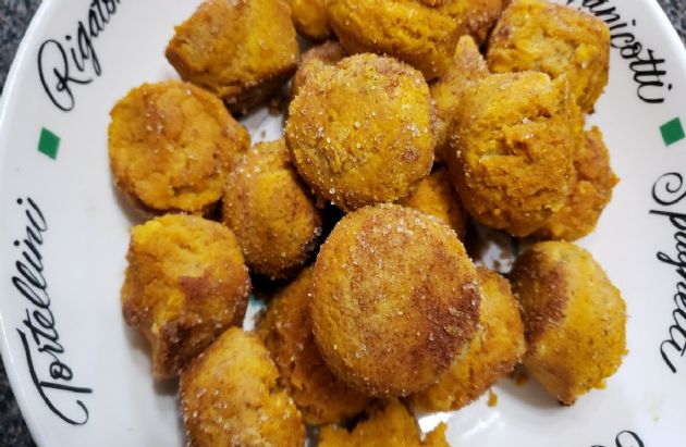 Pumpkin Cardamom Donut Holes