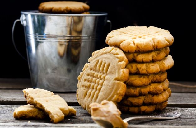 Low-Carb, Sugar-Free Peanut Butter Cookies