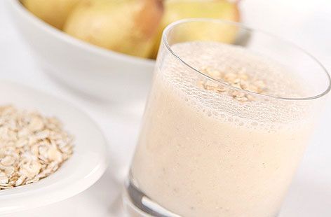 pear honey banana and oat breakfast smoothie