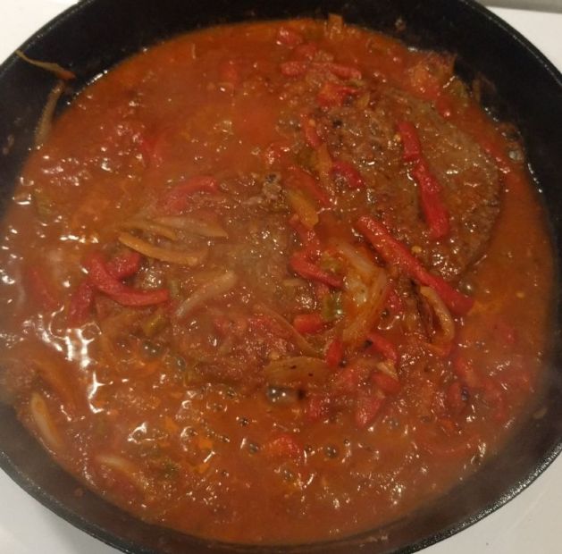 tomato  & pepper smothered cube steak